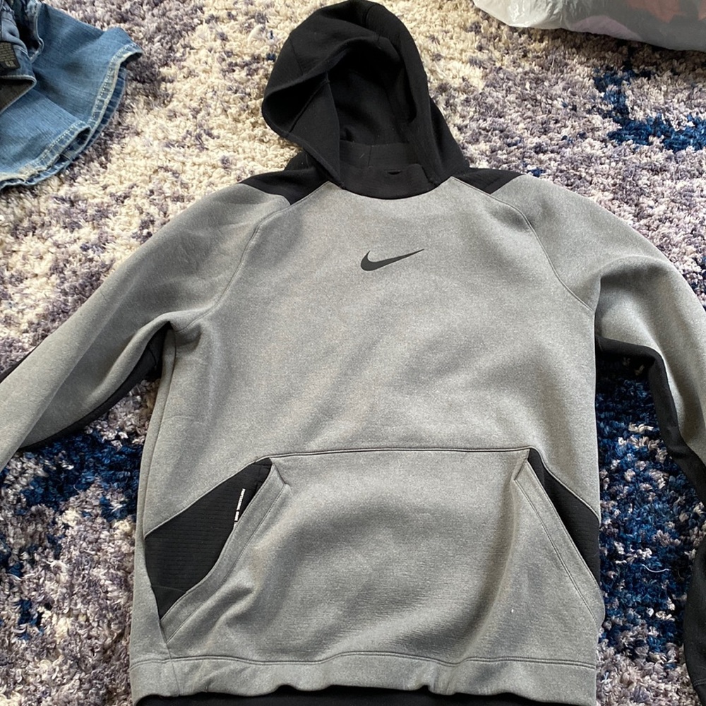 Dri-Fit Nike Pro hoodie/pullover size small